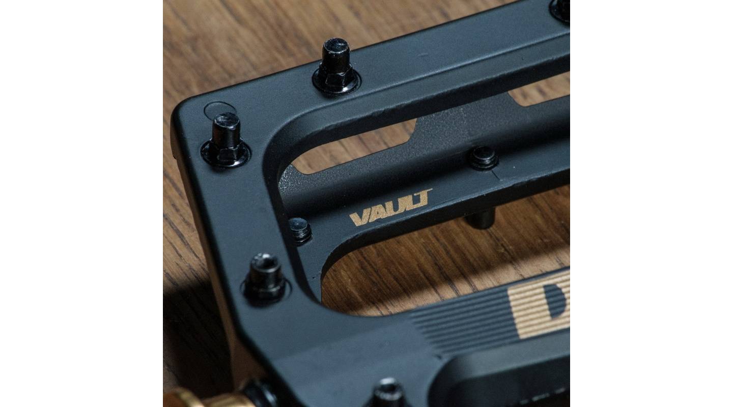 Педалі DMR Vault Magnesium SL Cast BLack 8 Педалі DMR Vault Magnesium SL Cast BLack 8
